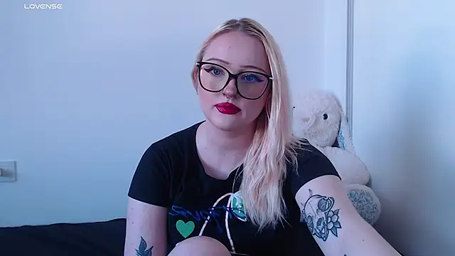 chloe levine online show from September 12, 9:03 pm