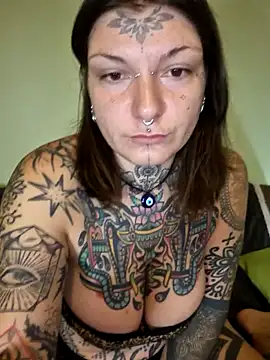 Snapshot of lizzardqueeen chatting on November 16, 5:34 am lizzardqueeen online show from November 16, 5:34 am