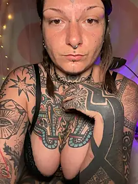 lizzardqueeen online show from March 15, 12:06 am