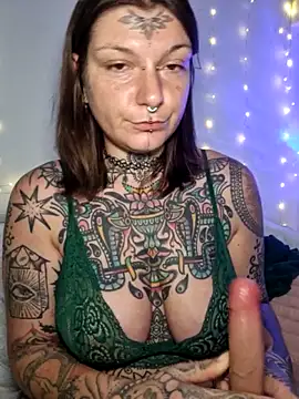 lizzardqueeen online show from February 10, 10:09 pm