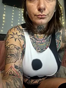 Snapshot of lizzardqueeen chatting on December 14, 11:54 pm lizzardqueeen online show from December 14, 11:54 pm