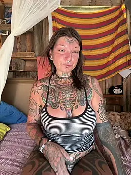 lizzardqueeen online show from August 2, 4:04 pm