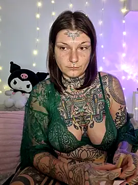 lizzardqueeen online show from February 3, 12:21 am