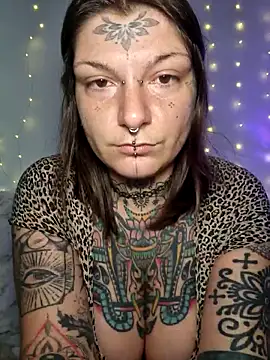 lizzardqueeen online show from February 8, 8:17 pm