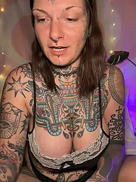 lizzardqueeen online show from March 16, 4:09 am