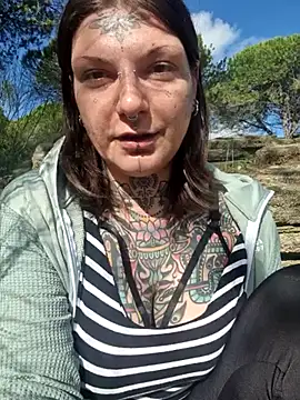 lizzardqueeen online show from January 8, 1:28 pm