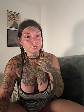 lizzardqueeen online show from June 21, 8:47 pm