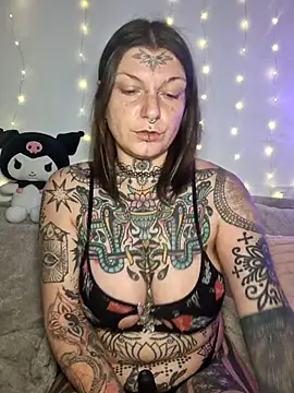 lizzardqueeen online show from February 7, 11:35 pm