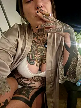 lizzardqueeen online show from September 29, 9:31 pm
