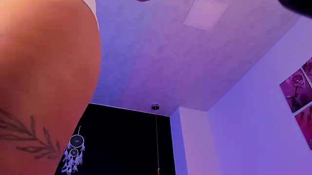 Aixa hill1 online show from December 5, 12:21 am