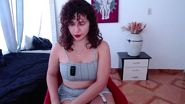 Snapshot of Sigrid- chatting on February 5, 9:29 pm Sigrid- online show from February 5, 9:29 pm