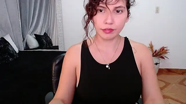 Snapshot of Sigrid- chatting on February 2, 12:19 am Sigrid- online show from February 2, 12:19 am