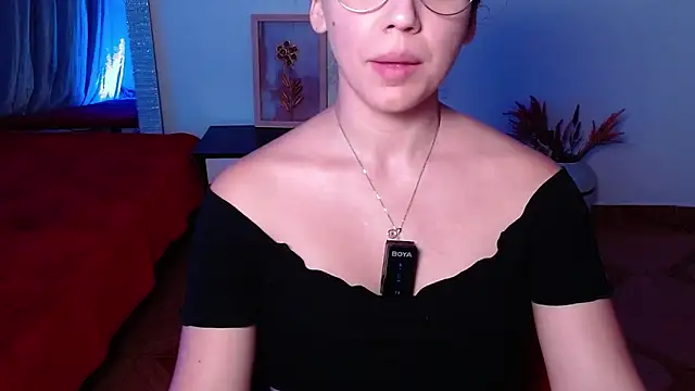 Snapshot of Sigrid- chatting on March 10, 3:45 am Sigrid- online show from March 10, 3:45 am