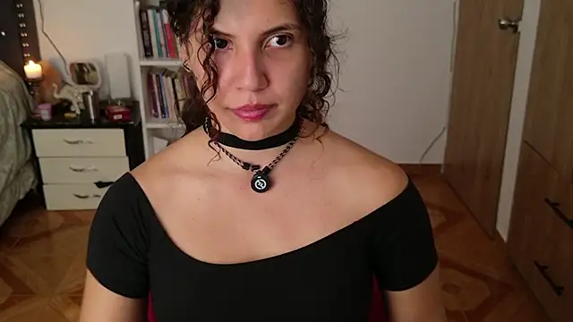 Snapshot of Sigrid- chatting on May 18, 12:44 am Sigrid- online show from May 18, 12:44 am