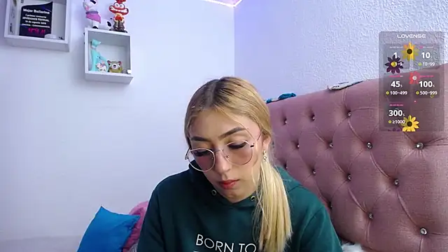 Snapshot of Soffy-brooks chatting on November 16, 4:28 am Soffy-brooks online show from November 16, 4:28 am