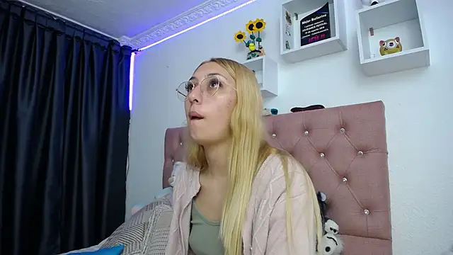 Soffy-brooks online show from October 11, 2:45 am