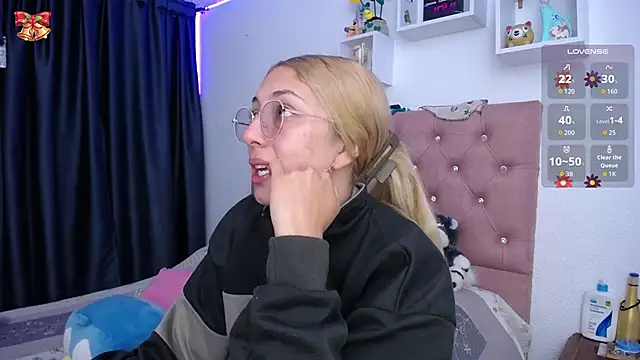 Snapshot of Soffy-brooks chatting on December 14, 3:13 am Soffy-brooks online show from December 14, 3:13 am