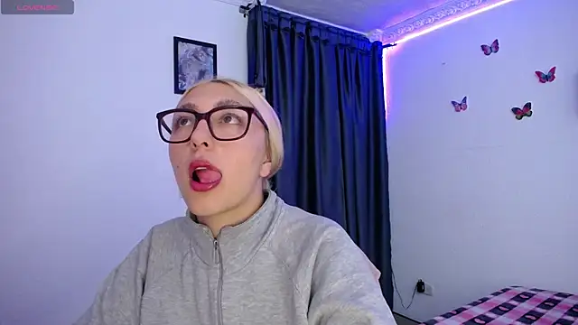 Soffy-brooks online show from April 28, 4:17 am
