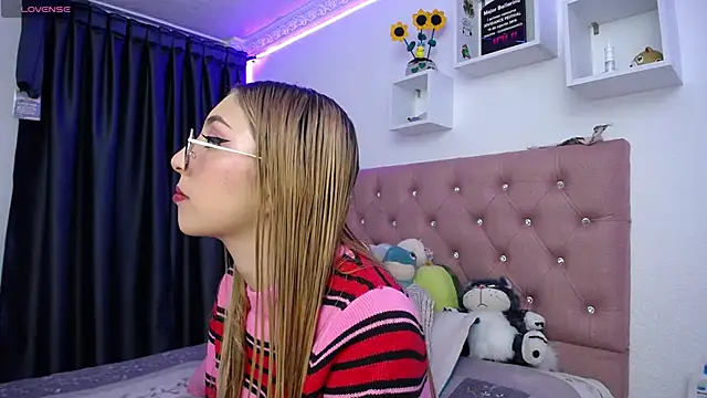 Soffy-brooks online show from September 21, 3:55 am