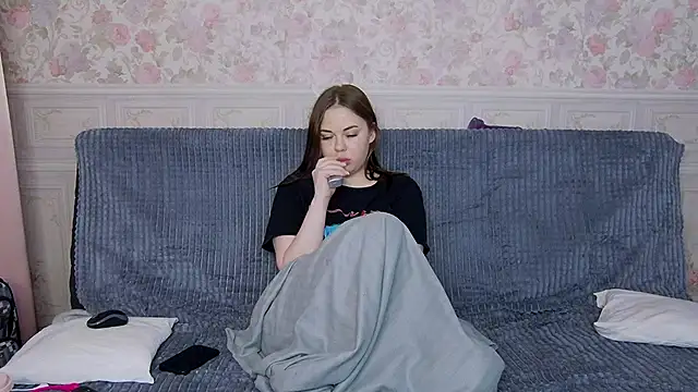 BettyCherryX online show from January 13, 4:18 am