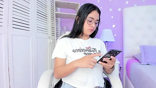 scarlette 15  online show from February 3, 3:15 am