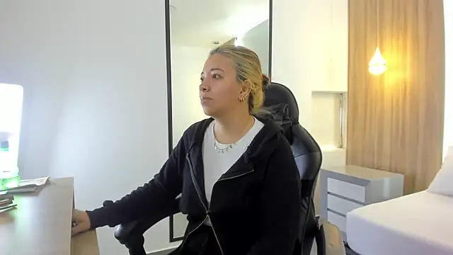 alma fenix online show from December 20, 12:30 pm