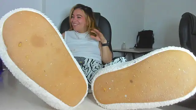 alma fenix online show from April 5, 5:25 am