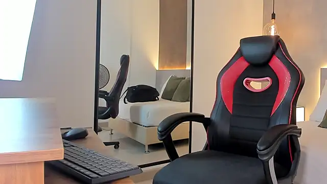 Snapshot of alma_fenix chatting on November 4, 12:20 pm alma fenix online show from November 4, 12:20 pm