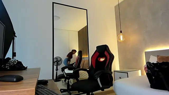 Snapshot of alma_fenix chatting on October 24, 1:10 pm alma fenix online show from October 24, 1:10 pm