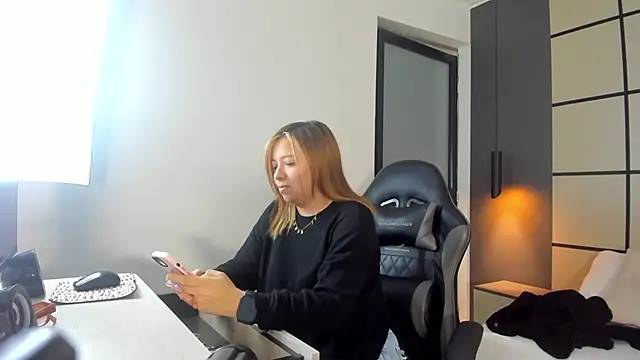 alma fenix online show from February 13, 12:38 pm