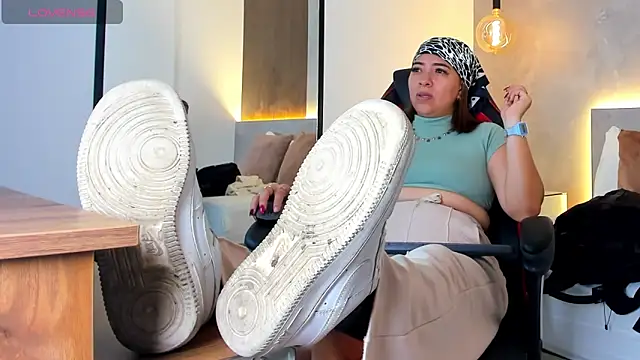 Snapshot of alma_fenix chatting on October 25, 12:28 pm alma fenix online show from October 25, 12:28 pm