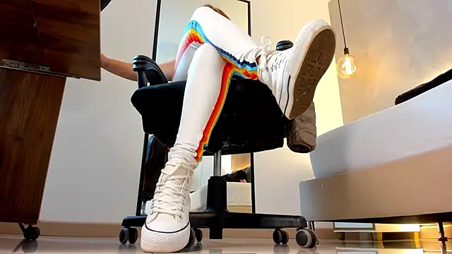 Snapshot of alma_fenix chatting on November 21, 12:48 pm alma fenix online show from November 21, 12:48 pm