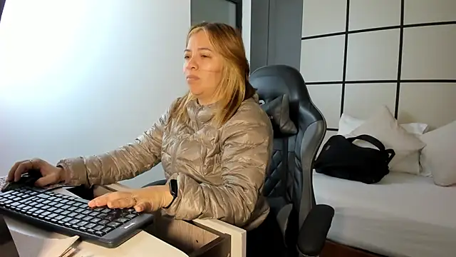 alma fenix online show from February 3, 12:21 pm