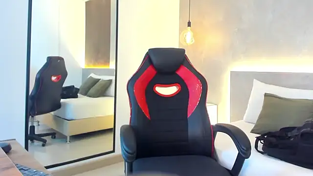 Snapshot of alma_fenix chatting on November 7, 12:31 pm alma fenix online show from November 7, 12:31 pm