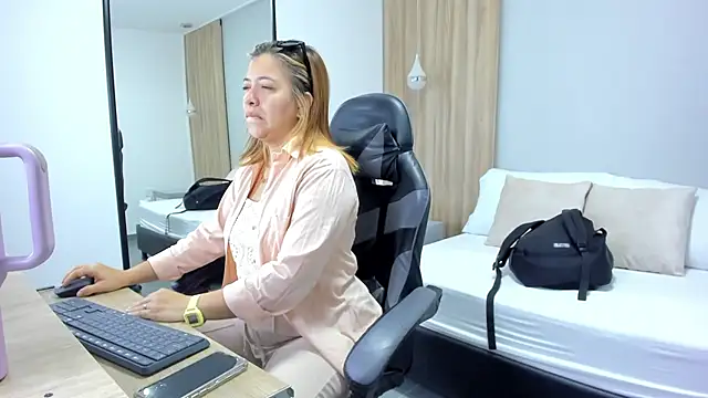 alma fenix online show from January 14, 12:09 pm