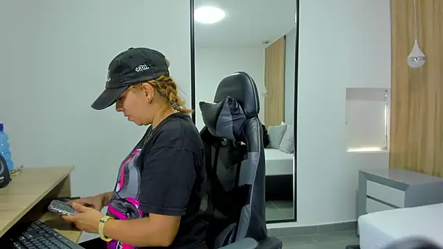 alma fenix online show from December 22, 12:38 pm