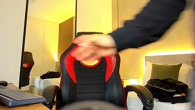 Snapshot of alma_fenix chatting on November 28, 12:49 pm alma fenix online show from November 28, 12:49 pm