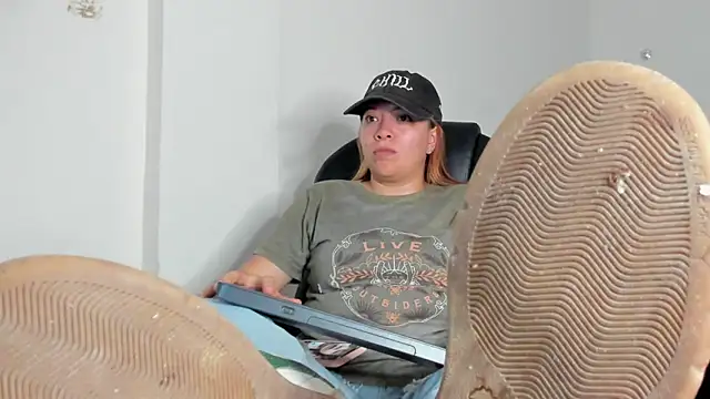 alma fenix online show from March 27, 5:05 am