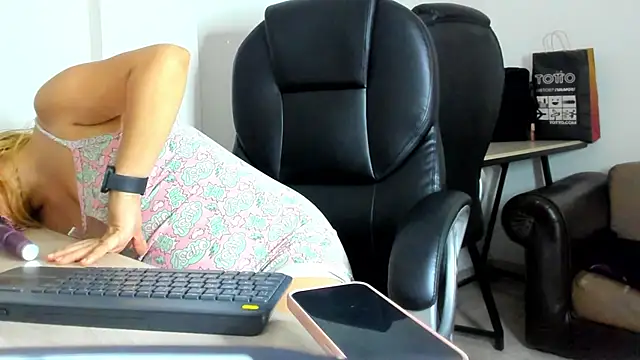 alma fenix online show from April 10, 4:25 pm