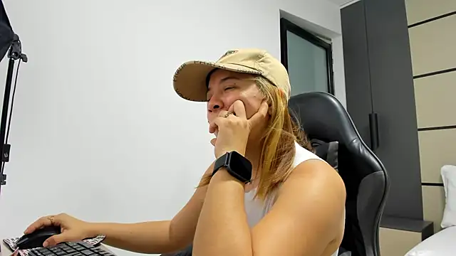 alma fenix online show from February 24, 12:39 pm