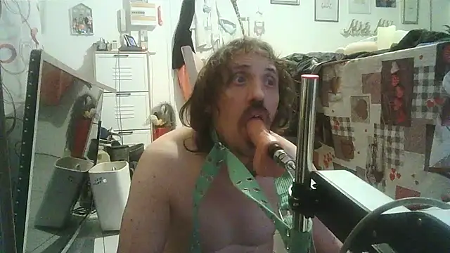 Snapshot of cyril020202 chatting on October 29, 5:45 pm cyril020202 online show from October 29, 5:45 pm