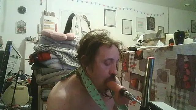 Snapshot of cyril020202 chatting on November 2, 11:32 pm cyril020202 online show from November 2, 11:32 pm