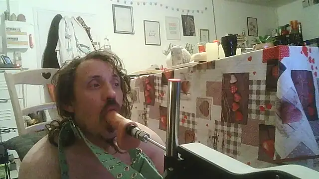 Snapshot of cyril020202 chatting on November 4, 10:35 pm cyril020202 online show from November 4, 10:35 pm