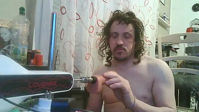 Snapshot of cyril020202 chatting on March 2, 12:11 am cyril020202 online show from March 2, 12:11 am