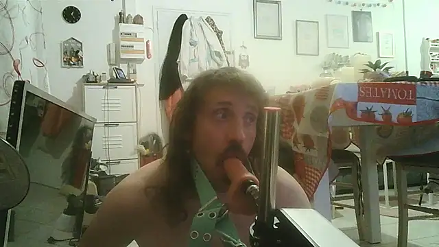 Snapshot of cyril020202 chatting on October 23, 11:42 am cyril020202 online show from October 23, 11:42 am