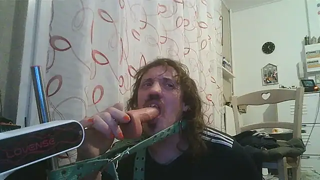 Snapshot of cyril020202 chatting on December 15, 11:31 pm cyril020202 online show from December 15, 11:31 pm