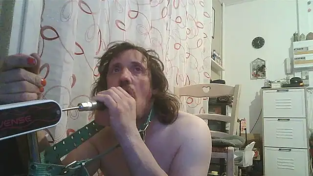 Snapshot of cyril020202 chatting on June 9, 8:10 pm cyril020202 online show from June 9, 8:10 pm