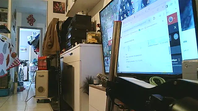 Snapshot of cyril020202 chatting on October 3, 8:27 am cyril020202 online show from October 3, 8:27 am