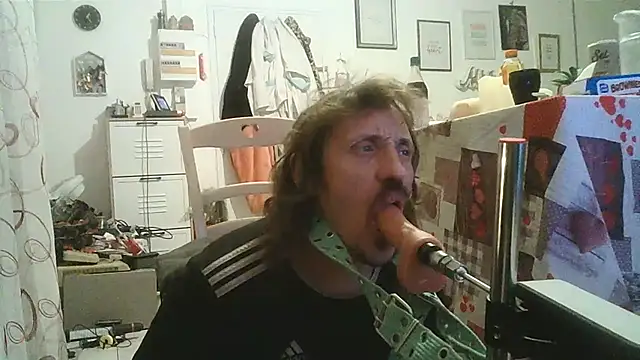 Snapshot of cyril020202 chatting on November 10, 5:29 pm cyril020202 online show from November 10, 5:29 pm