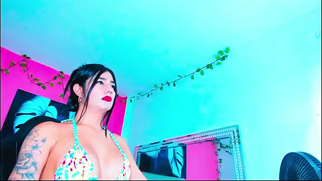 Snapshot of ZachaTompson chatting on February 8, 9:01 pm ZachaTompson online show from February 8, 9:01 pm